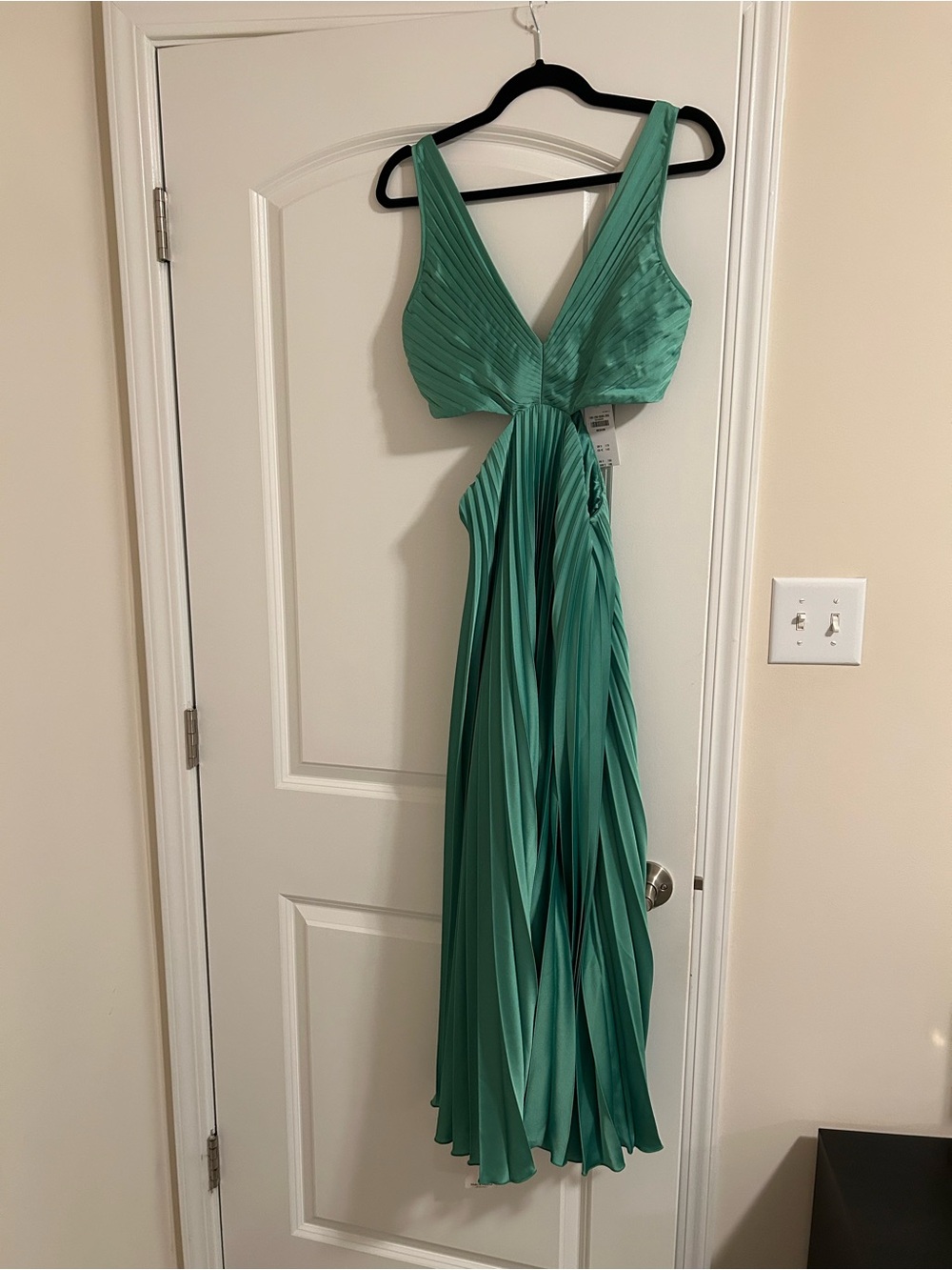 Abercrombie & Fitch l Elegant Green V-Neck Pleated Evening Dress